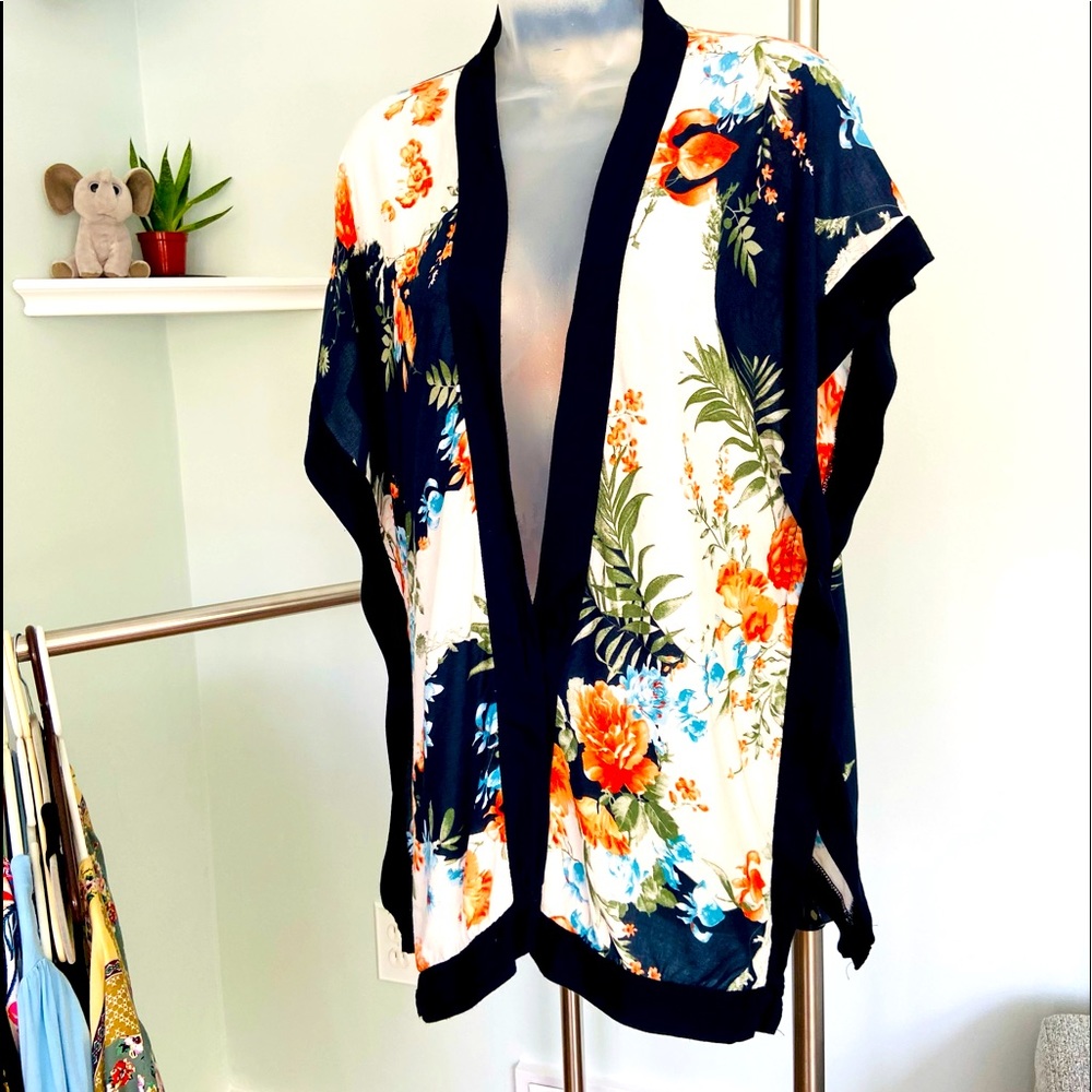 Bundle 5/20.00 Mia & Tess Women’s Floral Kimono Size OS